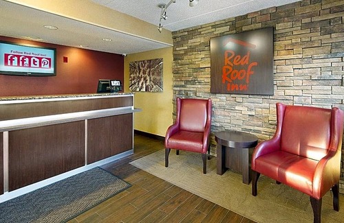 Roseville Hotel | 2-Star Hotel ∙ Red Roof Inn Detroit - Roseville St Clair Shores