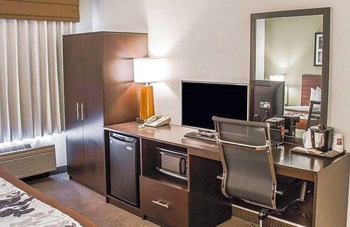 Roseburg Hotel | 2-Star Hotel ∙ Sleep Inn & Suites Roseburg North Near Medical Center