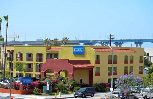 Barrio Logan Hotel | 2-Star Hotel ∙ Travelodge by Wyndham San Diego Downtown Convention Center