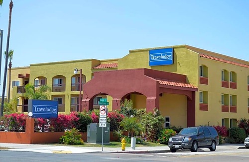 Barrio Logan Hotel | 2-Star Hotel ∙ Travelodge by Wyndham San Diego Downtown Convention Center