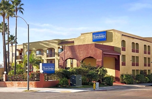 Barrio Logan Hotel | 2-Star Hotel ∙ Travelodge by Wyndham San Diego Downtown Convention Center