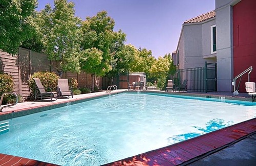 East San Jose Hotel | 2-Star Hotel ∙ Best Western Lanai Garden Inn & Suites