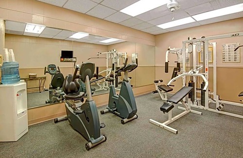 Albuquerque Hotel | 2-Star Hotel ∙ Howard Johnson by Wyndham Albuquerque Midtown