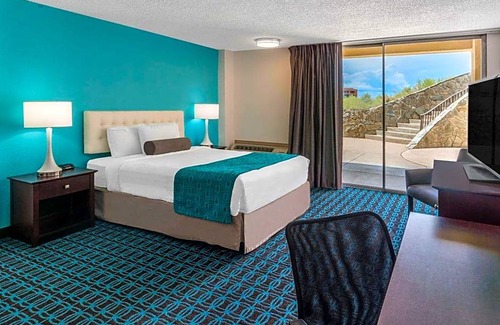 Albuquerque Hotel | 2-Star Hotel ∙ Howard Johnson by Wyndham Albuquerque Midtown