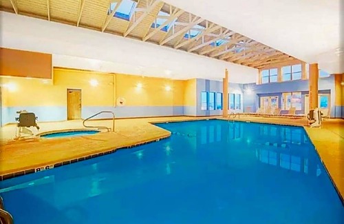 Albuquerque Hotel | 2-Star Hotel ∙ Howard Johnson by Wyndham Albuquerque Midtown