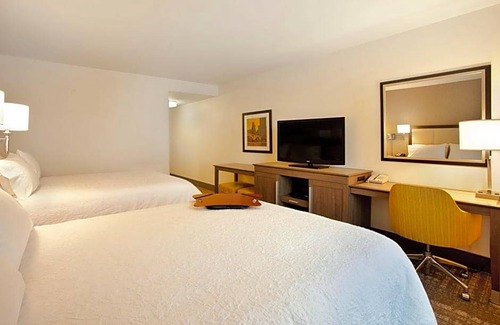 Downtown West Hotel | 2-Star Hotel ∙ Hampton Inn & Suites - Minneapolis/Downtown