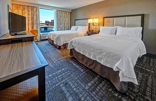 Downtown West Hotel | 2-Star Hotel ∙ Hampton Inn & Suites - Minneapolis/Downtown