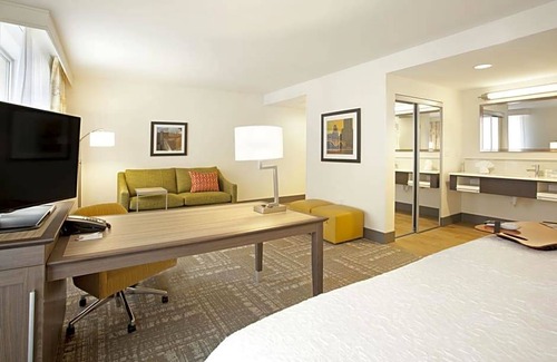 Downtown West Hotel | 2-Star Hotel ∙ Hampton Inn & Suites - Minneapolis/Downtown