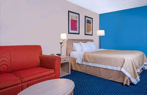 La Crosse Hotel | 2-Star Hotel ∙ Norwood Inn & Suites LaCrosse