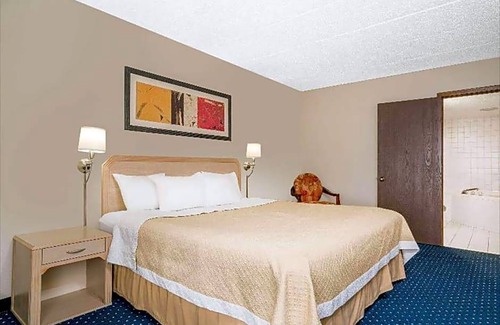 La Crosse Hotel | 2-Star Hotel ∙ Norwood Inn & Suites LaCrosse