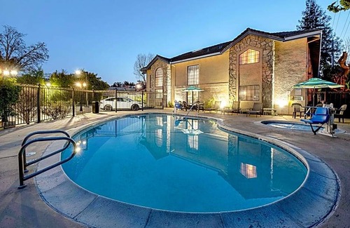South San Jose Hotel | 2-Star Hotel ∙ Clarion Inn Silicon Valley