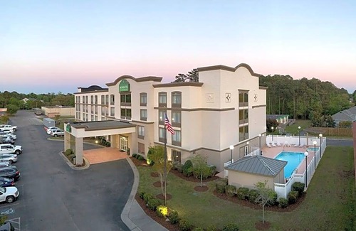 Southport Hotel | 2-Star Hotel ∙ Wingate By Wyndham Southport