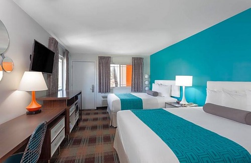 Mission Valley West Hotel | 2-Star Hotel ∙ Howard Johnson by Wyndham San Diego Hotel Circle
