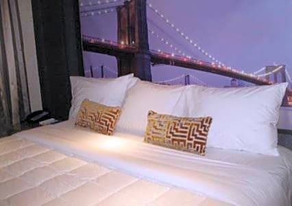 Rochdale Hotel | 2-Star Hotel ∙ Rodeway Inn Near JFK Airport