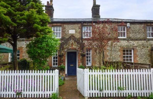 Wymondham House | 2 Station Cottages