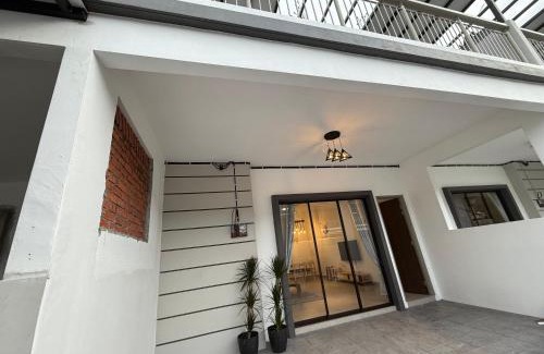 Tanah Rata Apartment | 2 Storey Terrace 39 night market