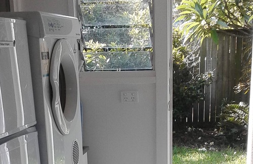 Tugun House | 2 Story Beach House - 50m to Beach & Cafes - Pet Friendly