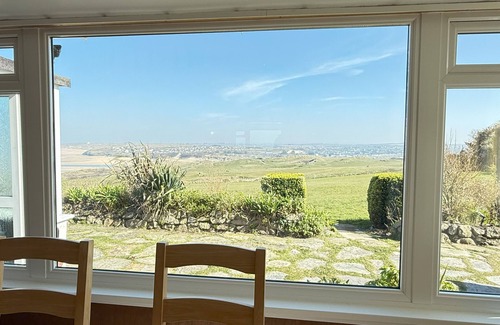 Lelant Apartment | 2 The Links - amazing views across the golf course and St Ives Bay