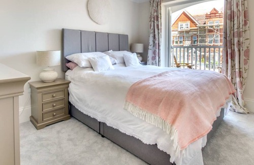 Swanage Apartment | 2 The Lookout in the beautiful Swanage