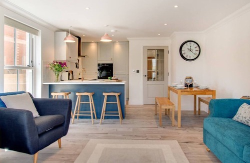 Swanage Apartment | 2 The Lookout in the beautiful Swanage