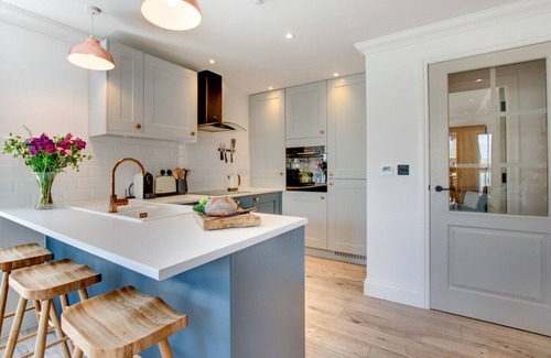 Swanage Apartment | 2 The Lookout - Two Bedroom Apartment, Sleeps 4