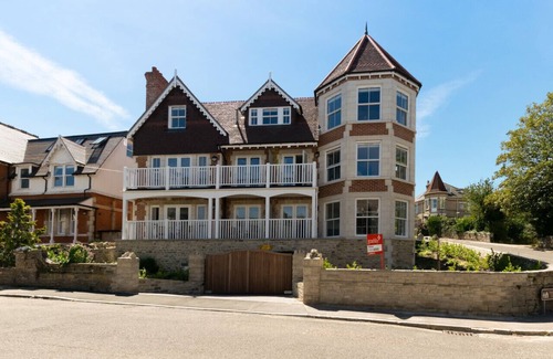Swanage Apartment | 2 The Lookout - Two Bedroom Apartment, Sleeps 4
