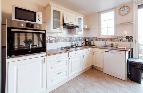 Bucheres Apartment | 2 three-room apartments + large garden + parking