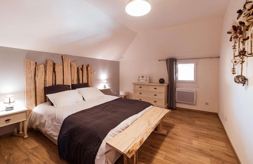 Bucheres Apartment | 2 three-room apartments + large garden + parking