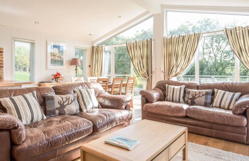 Looe House | 2 TREE TOPS, family friendly, luxury holiday cottage in Lanreath
