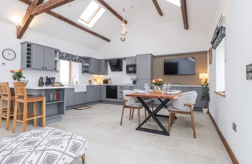 Holyhead Cottage | 2 TREM Y MOR, family friendly, with hot tub in Llanfachraeth