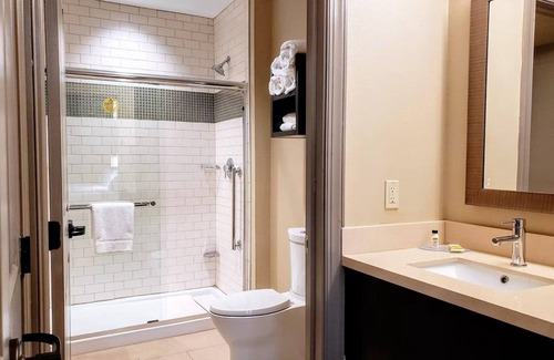 Downtown Baltimore Hotel | 2 Unique Suites w/Kitchen in Restored 1904 Landmark Near Museums