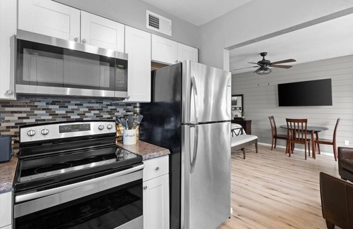 Roosevelt Condo | 20 Chelsea Place On The Park, In Heart Of Downtown