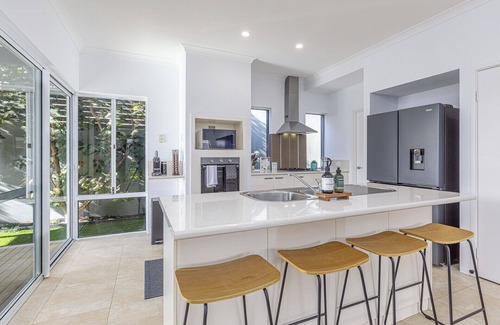 Hillarys House | 20% Discount 75” TVs Long Stay Comfort Perfect for Relocations