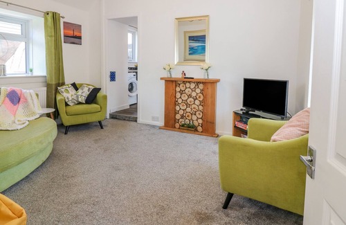 Edzell Cottage | 20 DOUNE COTTAGE, pet friendly, with hot tub in Edzell