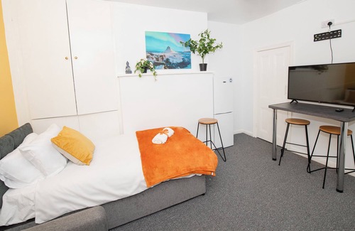 Hull Apartment | 20% OFF - One Bed flat at Hull