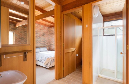 Silverleaves House | 20 Shearwater Drive, Silverleaves - set in peaceful surroundings