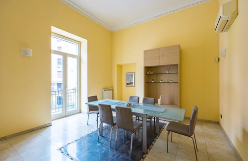 Naples City Centre Apartment | 200 m² Apartment ∙ 3 bedrooms ∙ 8 guests