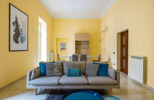 Naples City Centre Apartment | 200 m² Apartment ∙ 3 bedrooms ∙ 8 guests