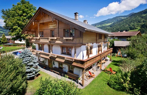 Finsing House | 200 m² House ∙ 1 bedroom ∙ 8 guests