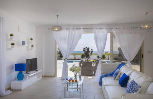 Mazotos Villa | 200 m² Villa ∙ 4 bedrooms ∙ 8 guests