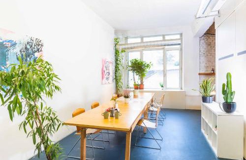 Moabit Apartment | 200 qm LOFT am Fluss für Freunde und Familien !