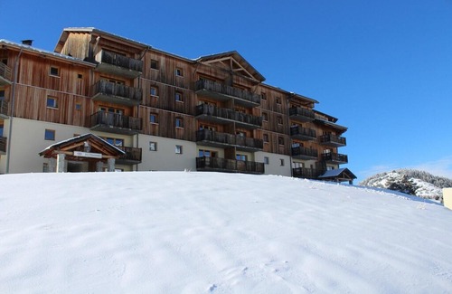 Saint-Etienne-en-Devoluy Apartment | 200m from resort center, 2nd floor, view mountain, balcony, tv, ski locker, 32m², Superdévoluy