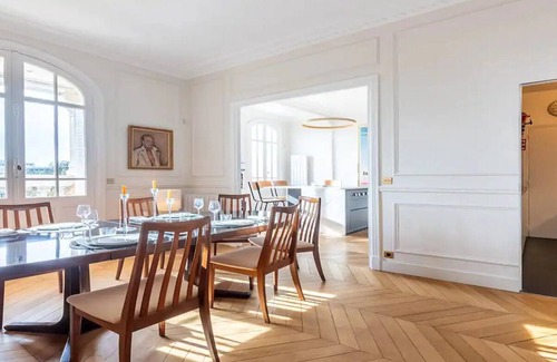 Quartier du Gros-Caillou Apartment | 200M2 LUXURY ON AV.de la BOURDONNAIS WITH TERRACE, TAILORED TO HIGHEST STANDARDS