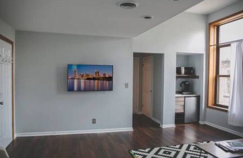 Westown Apartment | 201/202- Sleep up to 14/Old World 3rd St/Fiserv Forum/