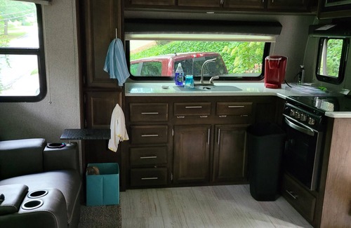 DeKalb County House | 2020 travel trailor which we deliver to surounding campgrounds, speedways ect..