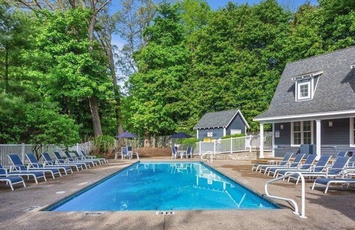 Union Pier House | (2022 Calendar OPEN!) Gorgeous Union Pier Home with Private Hot Tub & Association Pool!