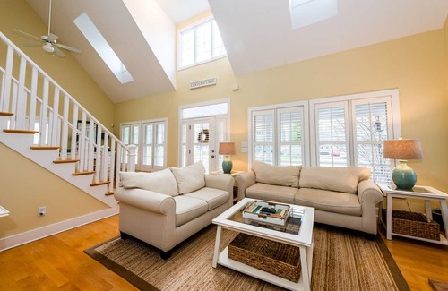 Union Pier House | (2022 Calendar OPEN!) Gorgeous Union Pier Home with Private Hot Tub & Association Pool!