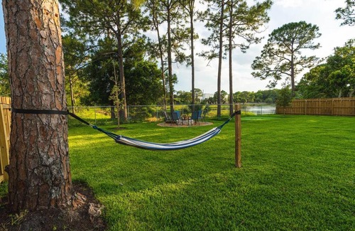 Jupiter House | 2023 Built! FineArt, Putt-Putt, Hammock, Backyard, Pet and Kid friendly