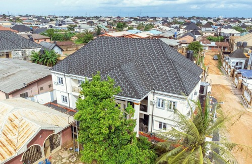 Benin City Apartment | 2025-Built Lavish 3BR Gated Suite in Etete GRA Benin City—24/7 Power & Security!