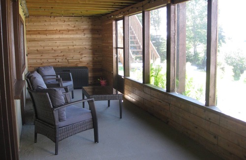 Keewatin Cabin | 2026 calendar now open! Beachfront - Lake of the Woods Kenora w/boat launch!